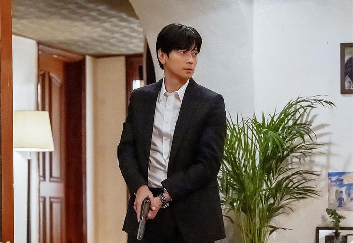 全智贤 姜栋元 暴风圈 财阀讽刺 韩剧 犯罪悬疑 爱情故事_暴风圈全智贤